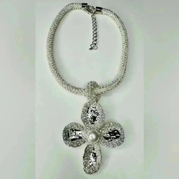 CHUNKY PEARL CENTERED RHINESTONE STUDDED FLOWER PENDANT NECKLACE  STATEMENT PC - Picture 4 of 5